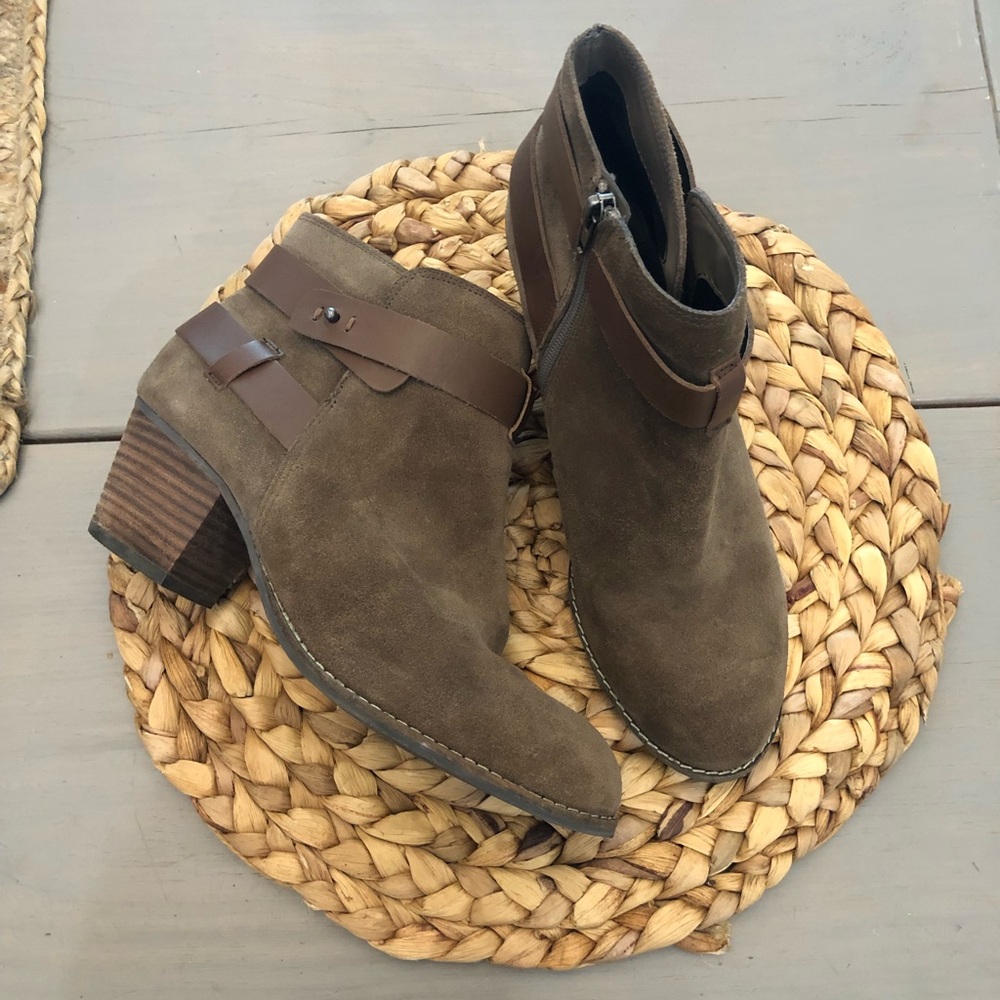 Brown suede ankle booties